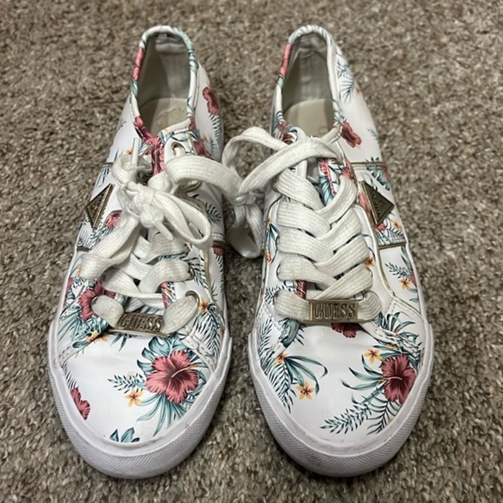 Women’s Guess sneakers